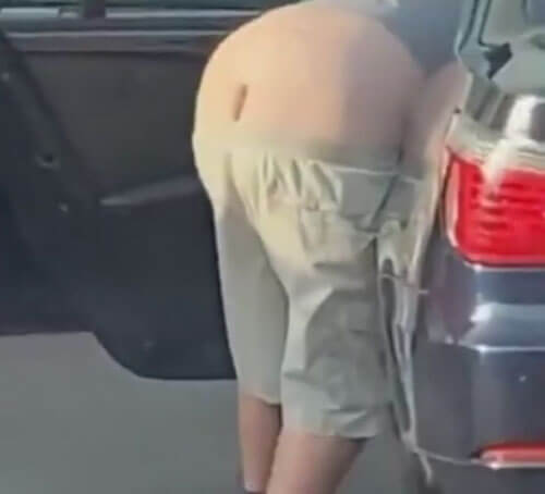 Владелец машины с «сексуальным» номером чуть не потерял штаны