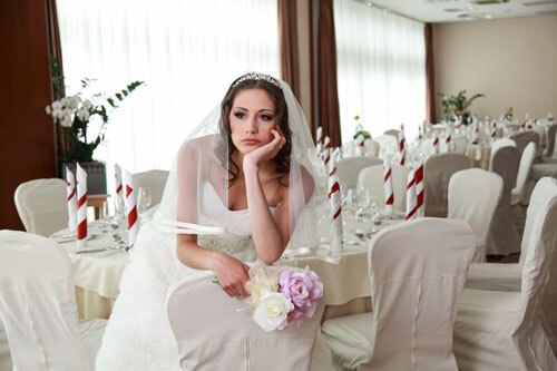 Невеста, подобравшая обувь для свадьбы, удивила многих своим выбором
