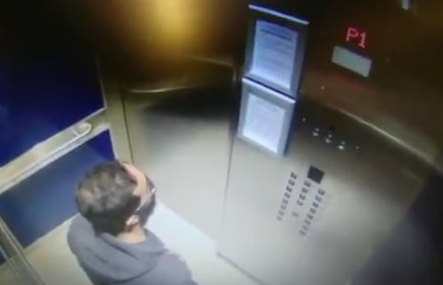 Пассажир лифта совершил омерзительный поступок, плюнув на кнопки