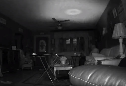 Таинственный сияющий свет в гостиной вот уже много дней пугает домовладельца