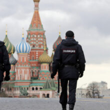 «Даже маска не поможет»: как за нами следят во время пандемии?